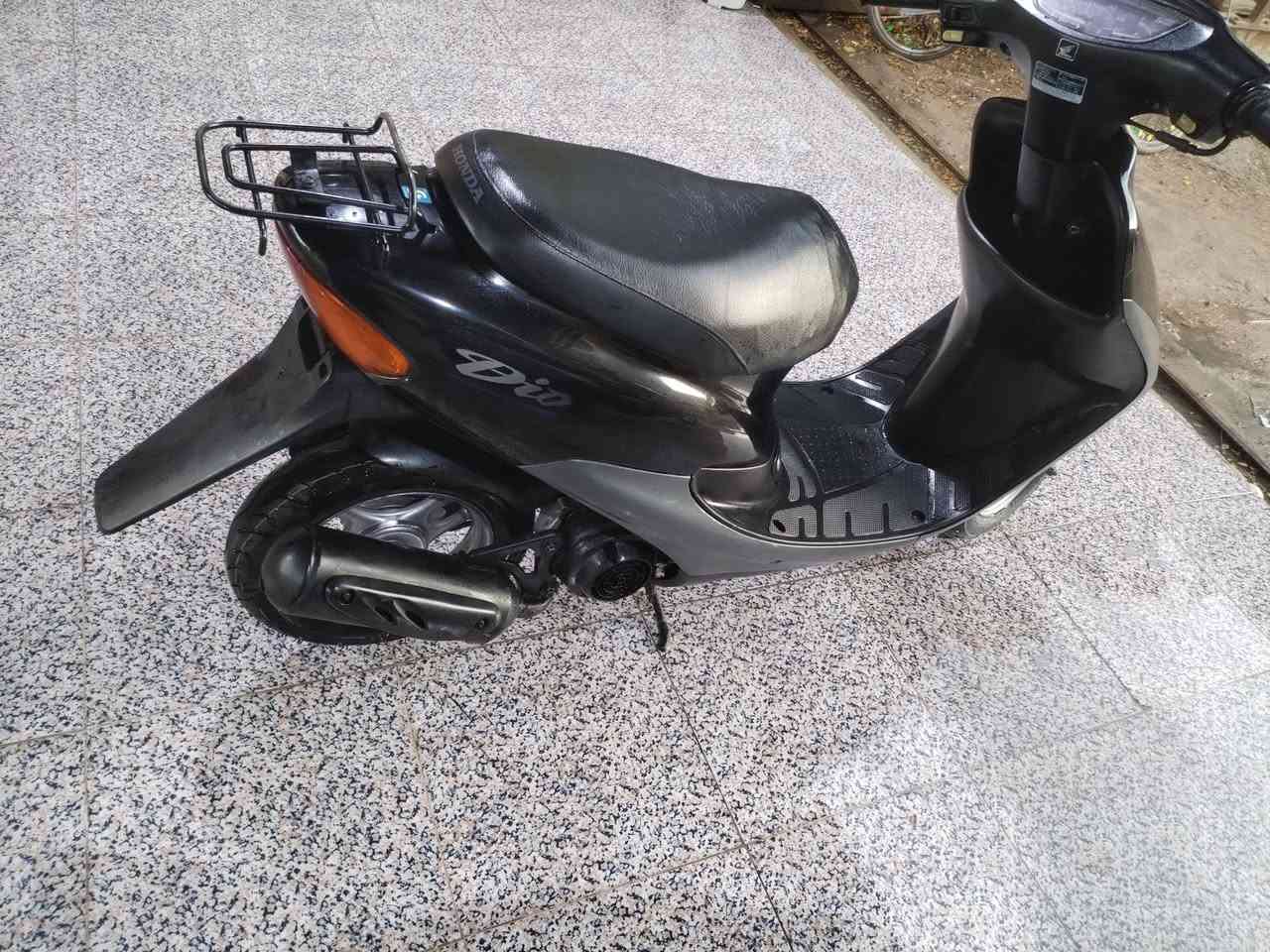 دراجه هونده للبيع *********** مكينه مفتوحه كاص لبوسه بس ابلاد وبدل بوربنك او وياهه بوشه احتياط دراجه كلش نضيفه او جديده مثل ماواصح بل صوره
