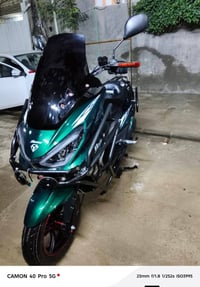 شباب دراجه سترونك ياباني لون زيتوني  موديل  2025 ماشيه اقل الشهر وكيله...