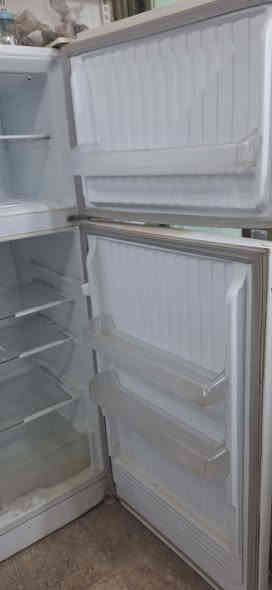 العمارة حي المعلمين القديم
كلهن شغالات *********** 
٣ ثلاجات حجم ١٨ سعر الوحده ١٥٠ واكو وحده وسط حجم ١٢ لونها حمرة ب ١٠٠ سعرها ،ومجمده حجم ١٠ سعرها ب ١١٠
