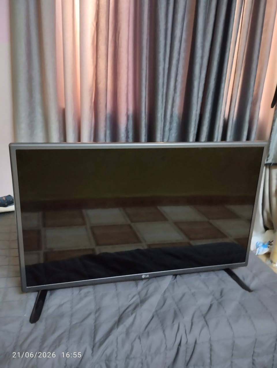 سلام عليكم للبيع شاشه LG 1080P هرتزيه 60  للملاحظه ماتدعم الانترنت  اغراضه تجي ويه كيبل التشغيل فقط بس سرعة شاشه ممتازه مابي اي عيب السعر 95 الف او بيها مجال بسيط للشراي فقط التواصل عبر الخاص او  وتساب ***********
