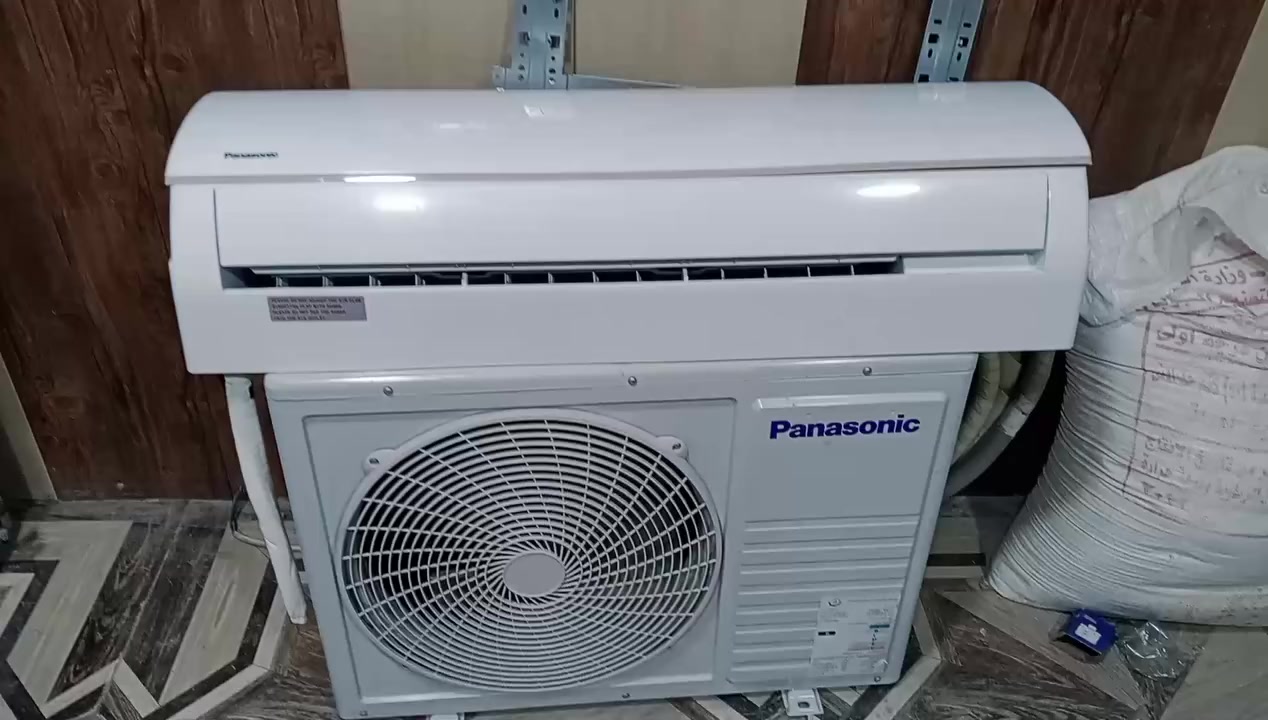 سبلت جداري طن ونص ستعمال شهر او اقل على وضع الشركه مكفول من اي تصليح ماطور بلادي غاز  كامل مع كل ملحقاته سعر 400 المكان غزاليه نهاية شارع المركز انتصال او واتساب ***********
