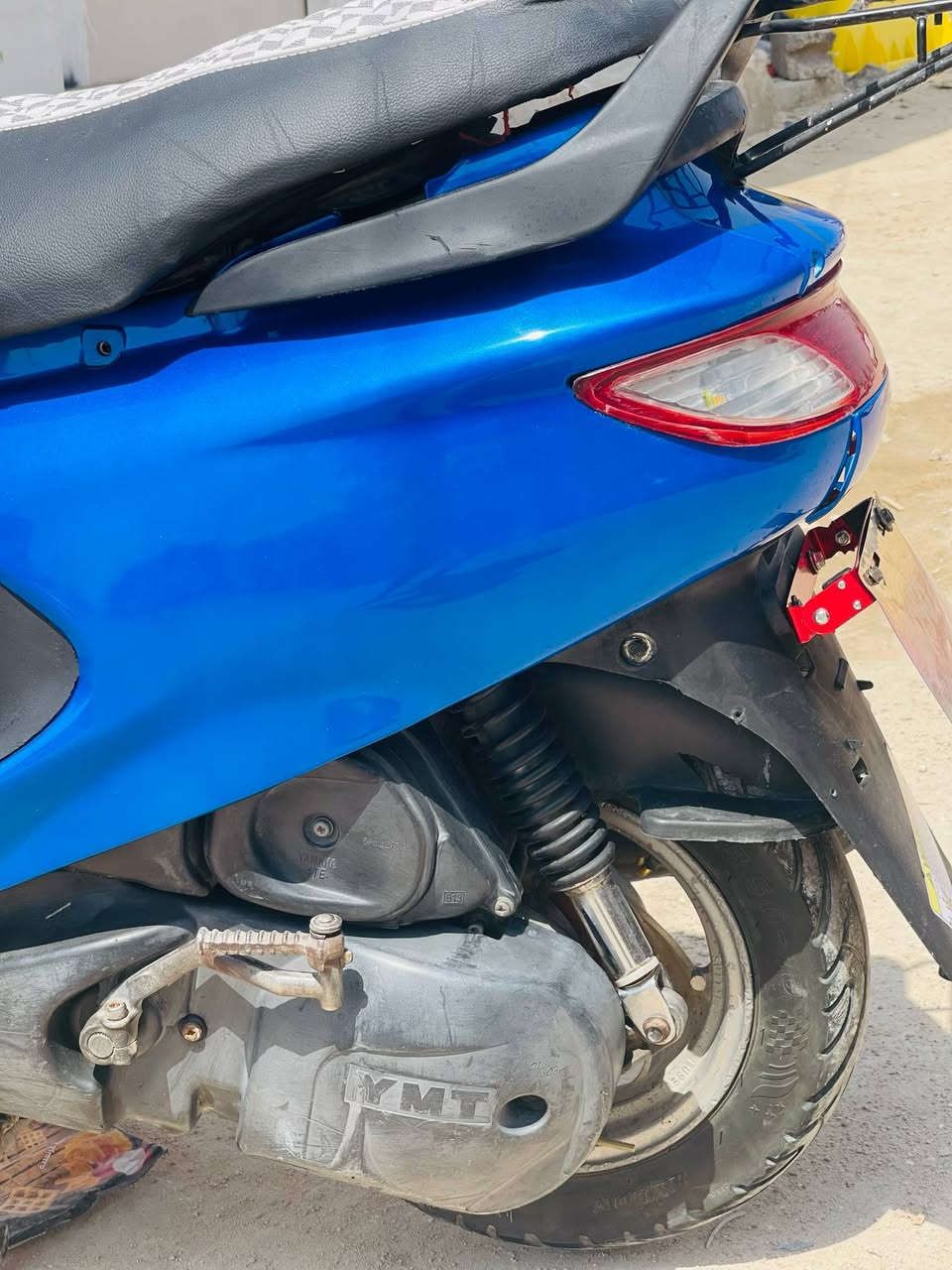 سلام عليكم دراجه فراشه للبيع مامفتوحه مكينه تخبل دراجه تترحملي عليه بس كهربائيات تعبانه باتري جديد كلجات بلادي جديد مستعجل عل بيعتهه سعر 300 قفل قفل بددون عمله لان موسعره الله شاهد واتساب فقط  ‏‪0786 481 7856‬‏
