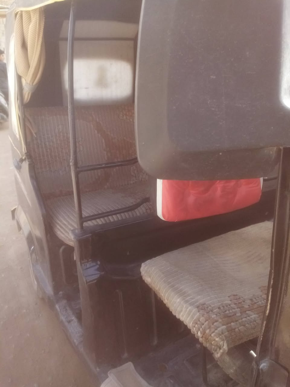 السلام عليكم تكتك للبيع سعر ثلاثة وربع مكان الدوره ابو دشير رقم هاتف ***********
