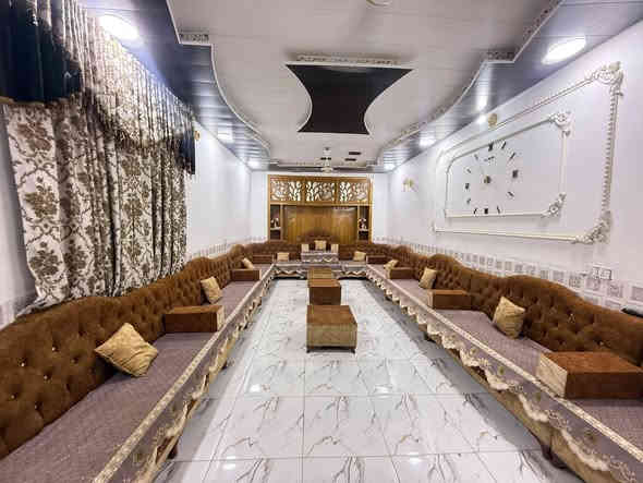 دار للبيع بمساحه 200متر يبعد عن شارع العام 75م
طابو زراعي سند 25 قرار محكمه باسمك
بناء طابوك سقف صب
بلنجف مقابل ملحق قريه الغدير
غرف نوم 2 +صاله +مطبخ حار +بارد+صحيات بلداخل والخارج +استقبال
 كل هذا بسعر 95مع مجال
للاستفسار أكثر اتصل او مراسله واتساب ***********
