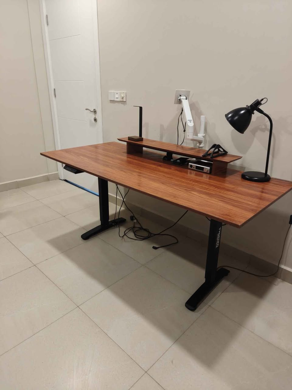ميز ستاندنك يصعد وينزل الخشبه عرض 200 عمق 80 سم، ارتفاع الميز تتحكم بي، انطي ويه الخشبه العلبه الموجوده بالصوره ممكن تخلي عليها الشاشه او اي شي يعجبك تتحمل وزن، السعر 250 الف قفل، مكاني حي الجهاد بغداد, العراق


**إذا كنت صاحب هذا الإعلان وتريد حذفه لأي سبب، رجاءا أرسل رسالة إلى الدعم الفني**