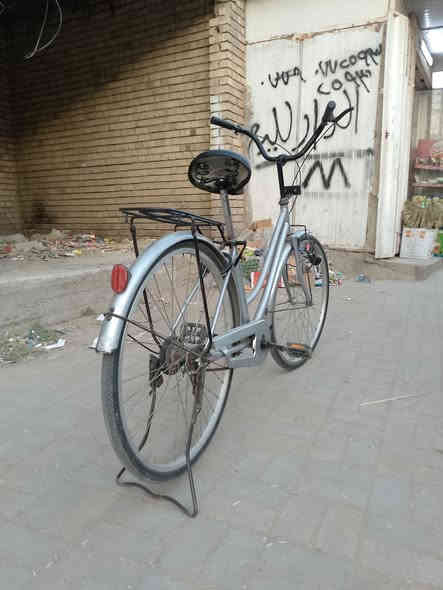 سلام عليكم شباب باسكل بناتي حجم 26باسكل انضف من الصور تجي و اشوفة بعينك مكان الباسكل  الرئاسة شارع عشرين شارع السادة اتصل علاة هاذ الرقم متواجد واتساب و خاص فقط ***********.        سعر الباسكل 95و بي مجال حك الجية 🙋🏻‍♂️
