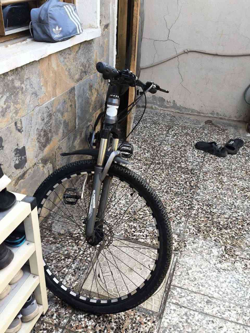 🚲 للبيع بايسكل SUPERBROS 🚲
بايسكل مرتب ونظيف، يحتاج فقط جوب يجي شراي اسويلكيا وانطيكا👍
المواصفات:
النوع: بايسكل جبلي
الماركة: SUPERBROS
الهيكل: قوي
قياس العجلات: 29
فرامل دسك امامي وخلفي 
مساعد أمامي
كرسي مريح
واقي طين خلفي
ستاند جانبي
الحالة: نضيف 95٪
السبب: ما عندي وقت أستخدمه
💰 السعر: (سوم 💲)
📍 المكان: (شهداء البياع)
📞 التواصل: خاص أو تعليق
او عل واتساب ***********
