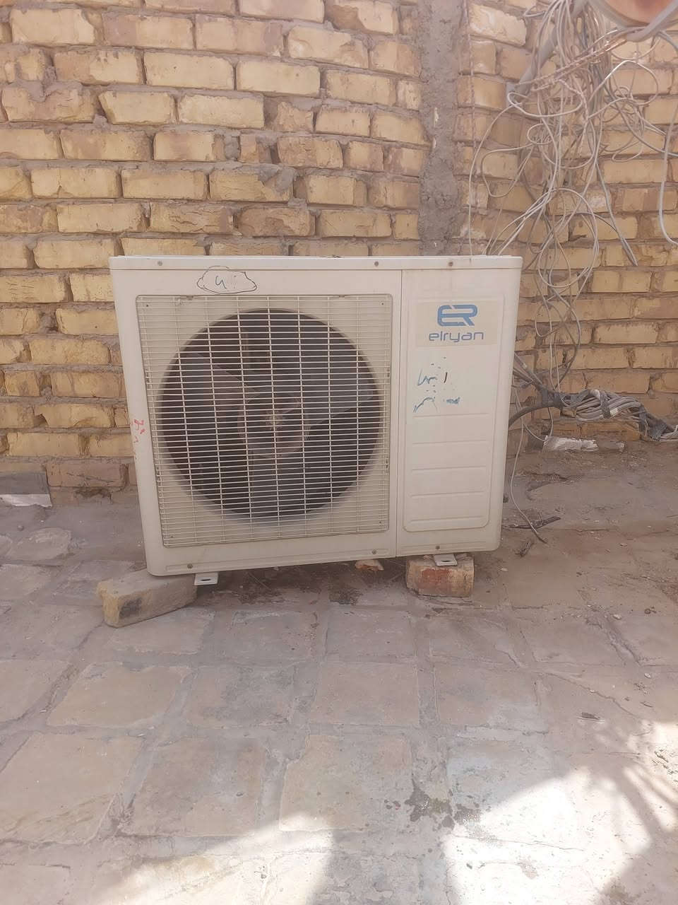 سبلت للبيع ٢ طن نظيف كلش وبروده تخبل المكان بابل حي صحه السعر ٢٥٠ للاتصال ***********

