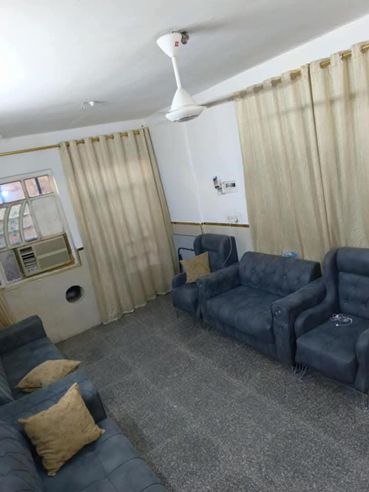 !!  دار للبيع بسعر مناسب  !!
موقع الدار بالبياع حي الشهداء خلف جامع الحسن العسكري م/٨٧٥ 
صنف العقار طابو زراعي صرف سند ٢٥
نوع البناء صب مسلح 
المساحة ١٠٠ متر 
أبعاد العقار ( واجهة ٥ /نزال ٢٠)
تفاصيل الطابق الاول ( استقبال ، صحيات خارجية ، مطبخ ، غرفة نوم ، صحيات داخلية)
الطابق الثاني (بيتونة ، سطحين  ) 
عدد المداخل ٢ مفصولات
الأرضية كرانيت جديد بالكامل 
النظافه ٩٠ % وجاهز للسكن 
السعر تفضلو علخاص بغداد, العراق


**إذا كنت صاحب هذا الإعلان وتريد حذفه لأي سبب، رجاءا أرسل رسالة إلى الدعم الفني**