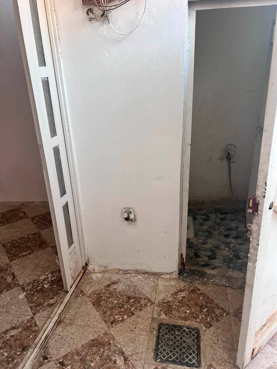 للايجار 
دار مساحه 55 متر حي ميسان شارع الجوهره 
غرفه. استقبال. مطبخ.  صحيات 

٢٠٠ الف شهريا 
***********

