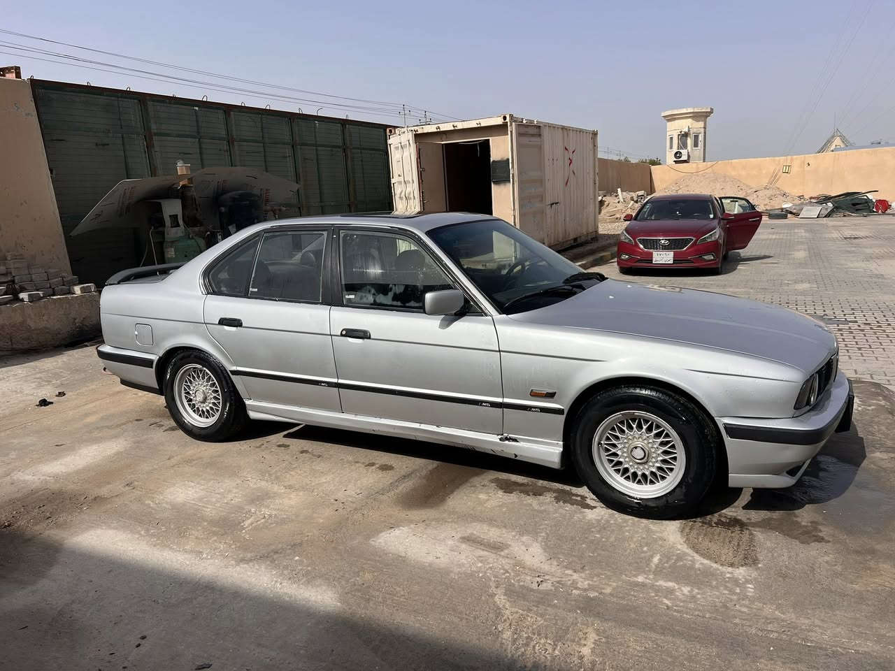 بي ام موديل 90 رقم بغداد بسم صديق  سنويه ال27  مصبوقه جماليه  غرفه توّه مشدوده مكينه خير من الله عدله حداديه شرط الفحص كير اودو تبريد عاطل كبرييسر فقط  525  العنوان البصره ابو صخير رقم الهتف فقط وتساب *********** السعر58 وبيه مجال
