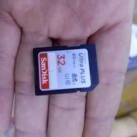 كامره للبيع او مراوس بتلفون حسب القناعه Canon 1300D  معه ملحقاتها كامل...