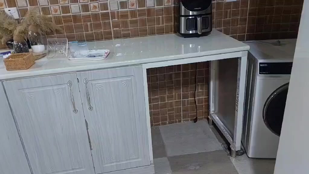 ناولامنیۆم دەرگادار 4مەترزیاترە سەربەردەنرخی200هەزارلەڕانیە


**إذا كنت صاحب هذا الإعلان وتريد حذفه لأي سبب، رجاءا أرسل رسالة إلى الدعم الفني**