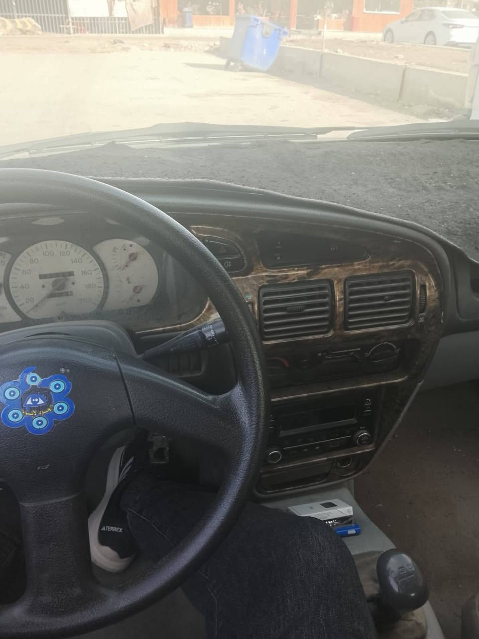 لسلام عليكم براتون 2002 لبيع صاحبها موجود عندي وكله منا بس مكينا جديده الله شاهدصدر خلفي امامي لسعر ١٥ ورقه هاتف ***********  لعنوان بغداد
