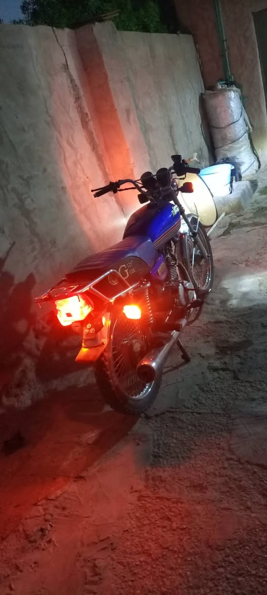 دراجه لل مديل 23مكينه ناعمه تخبل مامفتوحه كهربايات كله شغاله كلك مكان غماس سعر 450وبيه مجال ***********
