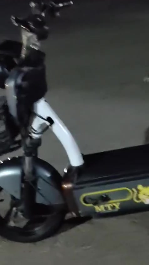 السلام عليكم بيسكل شحن للبيع فول موصفات بطاريت فول +سرعه50او48 يمشي 25 كيلو متر بيسكل مرتب صور موجوده في المنشور +يحمل 150 كيلو بيسكل موديل 2025 فول موصفات مرتب سعر خاص خابر عل رقم هاذ و تدلل *********** وتحياتي الكم💖+بصمات،2
