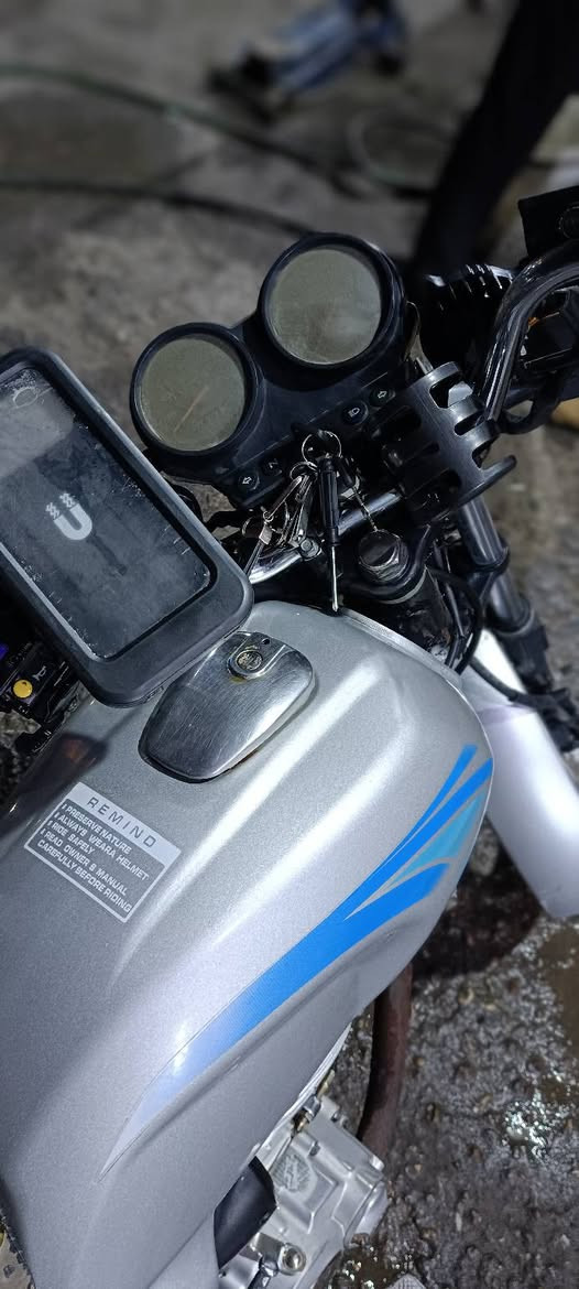 السلام عليكم
دايوان عظم سلفر موديل 21  رقم و سنوية بأسمي مداور ثاني يوم  محرك خير من الله نظافة مثل ما موضح بالصور السعر مليون و150 بيهة مجال للشراي

للاتصال  ***********
