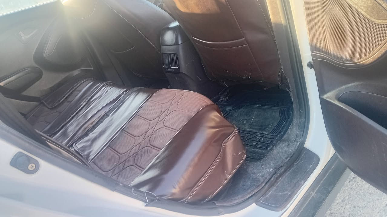 HONDY TUCSON..2014.2.0
هواندي توكسان 
٢٠١٤ 
محرك + كير بشرط ٢٠ دوش خليجي 
السياره: بسمي شرط تحويل و الغرامات المرورية 
المواصفات :
شاشه وكامير 
تحكم ستيرن 
كشن جك 
تبريد قطعتين 
 ويل كروم 
اشاره فى مراه 
#ملاحظة: السياره يوجد صبغ جاملغات الورى + جاملغ امامي جهة سائق، ، + تعديل بارد نهاية سقف باقي قطع بشرط  شاصي بدنه تكم داخليه يربكات .. 
#السعر : ١٣٥ $ بيها مجال 
#الاتصال: *********** _ ***********
#العنوان: الموصل _ الحمدانية .
