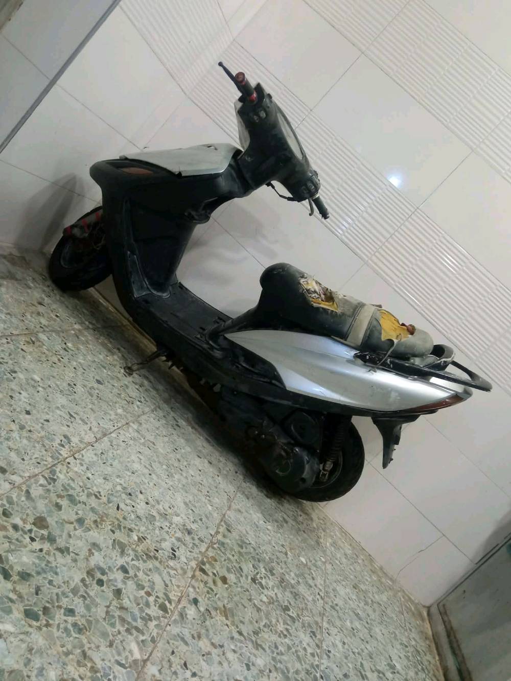 دراجه للبيع طافيه كاطعه نار
ابيع كوم حديد لا تكلي شبيها كوم حديد
سعر 100 وبيه مجال
مكاني بغداد الرشاد
***********