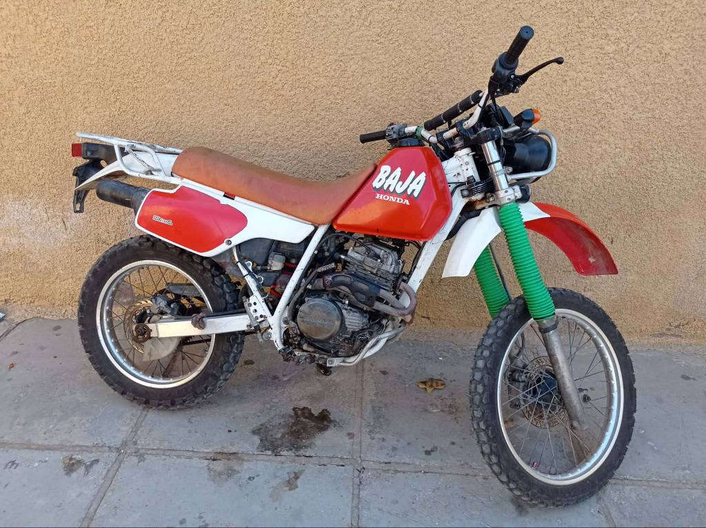 دراجه هوندا قفاز مكينه ربع دراجه خير من الله نظيفه مكينه ناعمه وحلوه مال جماعي شراي يتصل على الرقم انا مكلف بالنشر*********** مكان العماره سعر  واحد و800ببه مجال اتصلوا على رقم الولد اللي يريدها المجر الكعبي, ميسان
