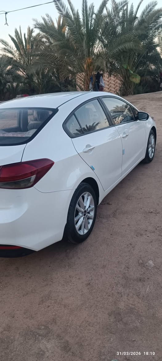 سيراتو مديل 17لسياره جاهزه من كلشي نضيفه ع وضعيت الشركه رقم اربيل بسم شركه مكفوله من لصبغ ولتبديل بيها بارد مبين بل صوره مكينه ما مفتوحه كير اصلي تخم تاير جديد تبريد شغال فول من عده لفتحه مري شفط اشاير 5ويل كب تحكم شاشه يدات نيكل السعر 130 وبيها مجال مكان غماس ديوانيه  للتصال ***********
