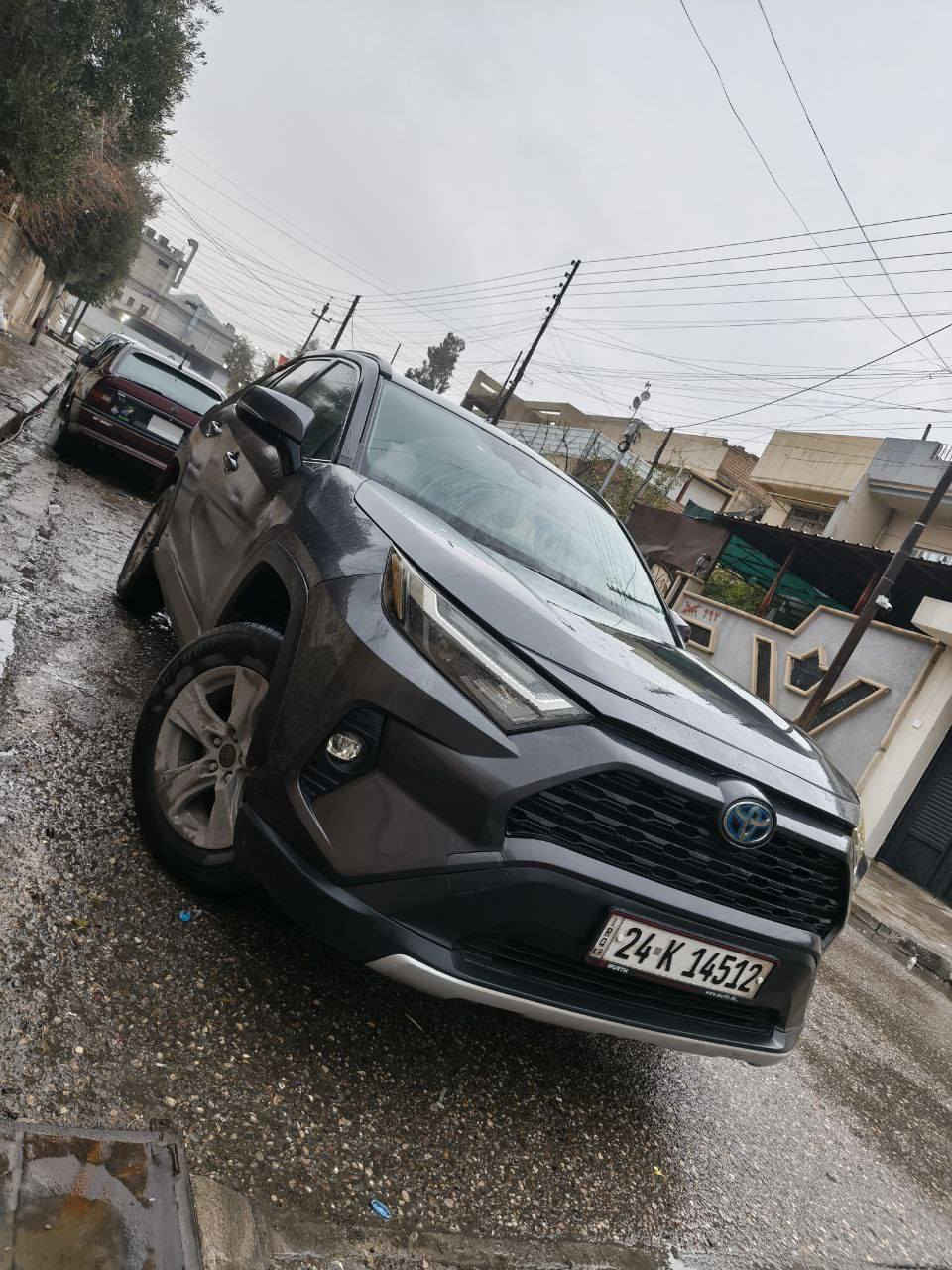 السيارة هايبرد awd 
كامل المواصفات xle فتحة سقف وبصمة وصندوق كهربائي موديل ٢٠٢٢ 
ماشية ٦٤ الف كيلو متر
اربعة انظمة عادي وهايبرد وسبورت وجبلي .
السيارة وارد أمريكي ضررها  بسيط دعامية أمامية َمبدلة بدون دواخل .
مكان السياره موصل جانب الايسر
للاستفسار ‏‪***********‬‏
*********** موصل, نينوى
