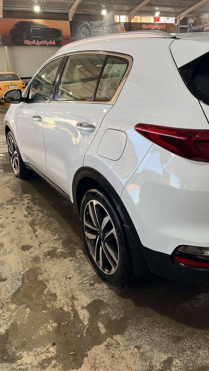 السلام عليكم
كيا سبورتج موديل 2020 خليجي لون ابيض  
ماشيه 120الف

المواصفات 
سويج
شاحن وايرلس 
اوتو هولد
مكينة 2000 دوش
تبريد قطعتين
تبريد منفصل 
اشارة ترحيب 
شاشه لمس اصلية كار بلي 
كامره خلفية دوارة
تحكم ستيرن فول 
3 انظمه قياده نورمال / سبورت / ايكو
اشاير مري 
مري شفط
حساس امامي
 خلفي تخم تاير جديد 
ويل 19
السياره مكفوله 
رقم بغداد دولي باسمي تحويل سنويه هزه جديد 
السعر 200 ورقه وبيها مجال قليل
اي استفسار 
***********
مكان بغداد كاظميه
