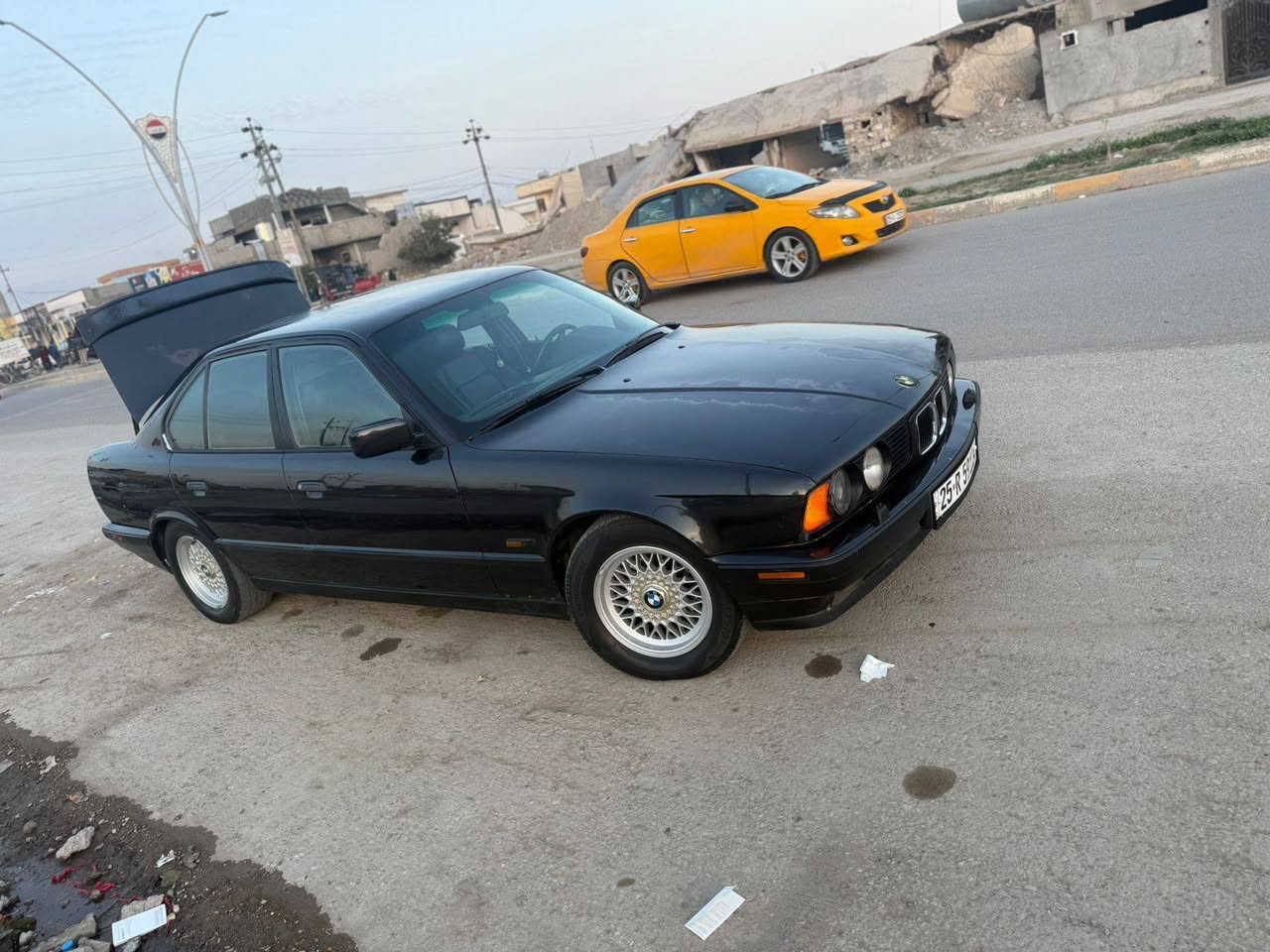 سلام عليكم بي ام للبيع 525 موديل 93
وارد ياباني سياره مكفولة بدون ضربه وبدون صبغ  تبريد شغال محرك كبس سنويه جديده دفتر بانزين بيها وسياره باسمي شرط التحويل وتايرات جديد سياره جاهزه السعر 73وبي مجال للطيبين رقم موبايل ***********
