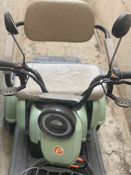 السلام عليكم دراجه شحن بعدهي زيرو للبيع مكاني بغداد الشعله /. السعر 700/رقم الهاتف ***********
