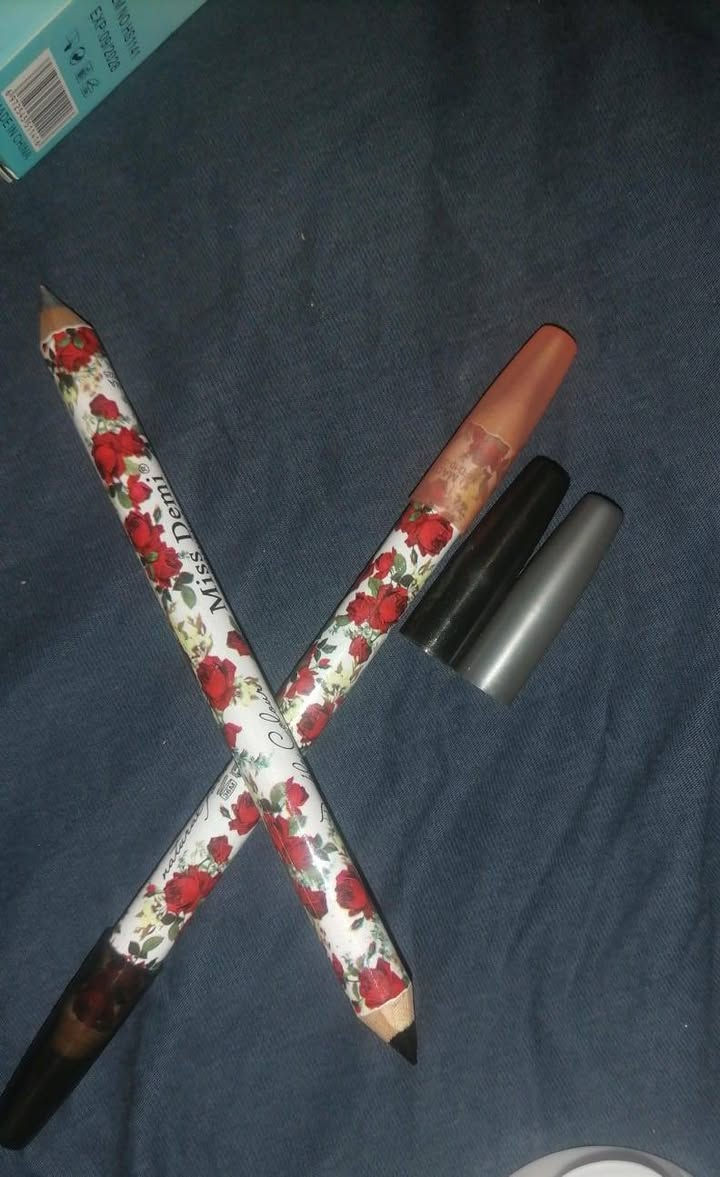 مكياج يخبل ابيع مفرد اي قطعه  داخل المنشور سعره ميجاوز ال5 الاف والحمر القطعه  ع الف دينار


**إذا كنت صاحب هذا الإعلان وتريد حذفه لأي سبب، رجاءا أرسل رسالة إلى الدعم الفني**