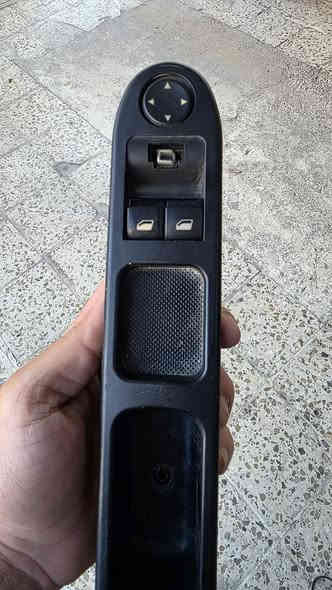 السلام عليكم. غراض بيجو 307 للبيع 
١.قاعدة فيتبم كاملة شغالة
٢. تحكم جام شغال
٣. يدات تحكم اشارة وماسحات شغالة بس الشريط مالتها مكطوع 
٤. حسساسات هواء ثنين شغالات 

كل الغراض شرط الفحص 
***********
