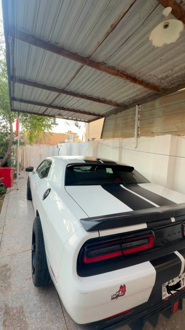 السلام عليكم 
جالنجر موديل 2020 SXT 
حادق سرقه جاملغات اماميات وبنيد جاملغات مبدل بلاد صبغ فقط البنيد والباقي كله سليم مواصفات ال٦ سلندر معروفه سياره رقم اربيل باسمي ماشيه ٥٩ الف مداور او وكاله عادي المكان الديوانيه الرقم *********** السعر خاص ترهم مراوس حسب القناعه

