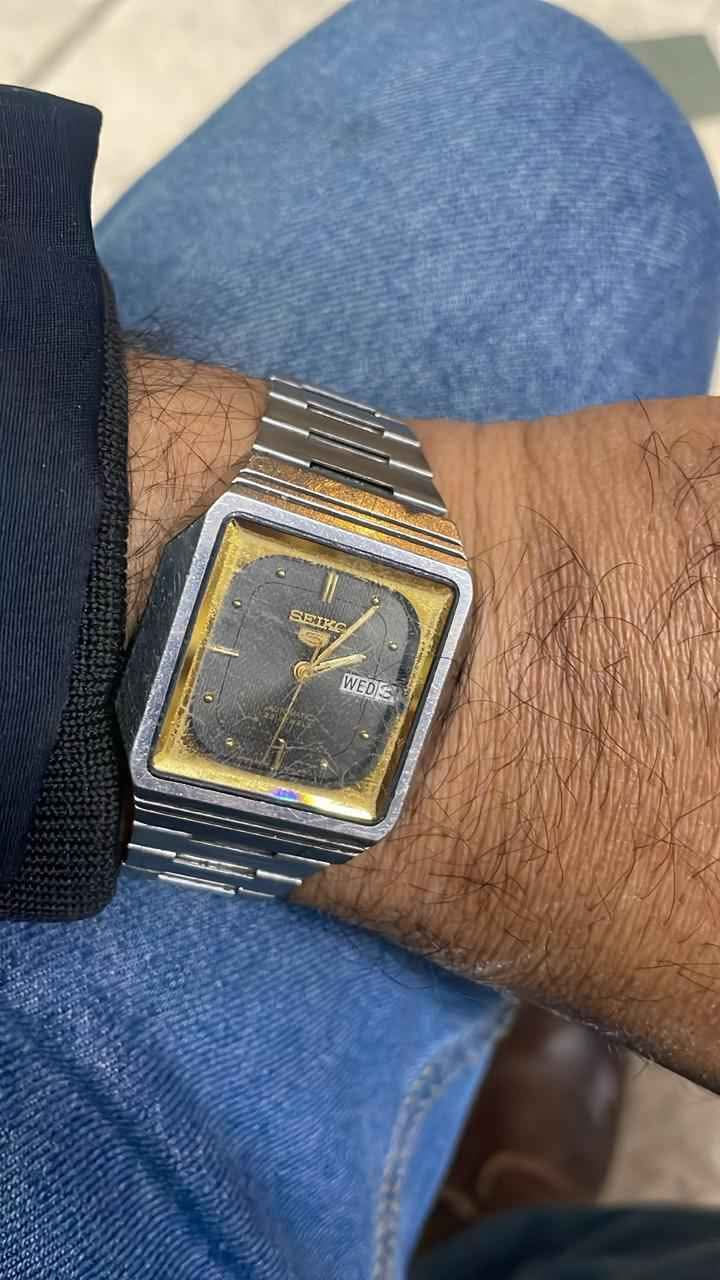 ٢٣ جوهرة 
مينا مربعة 
علامات ساعه علي شكل نقط معدنية 
هيكل وابزيم من الفولاذ 
سوار من الاستانليس ستيل باللون الفضي القاهرة الجديدة, القاهرة


**إذا كنت صاحب هذا الإعلان وتريد حذفه لأي سبب، رجاءا أرسل رسالة إلى الدعم الفني**