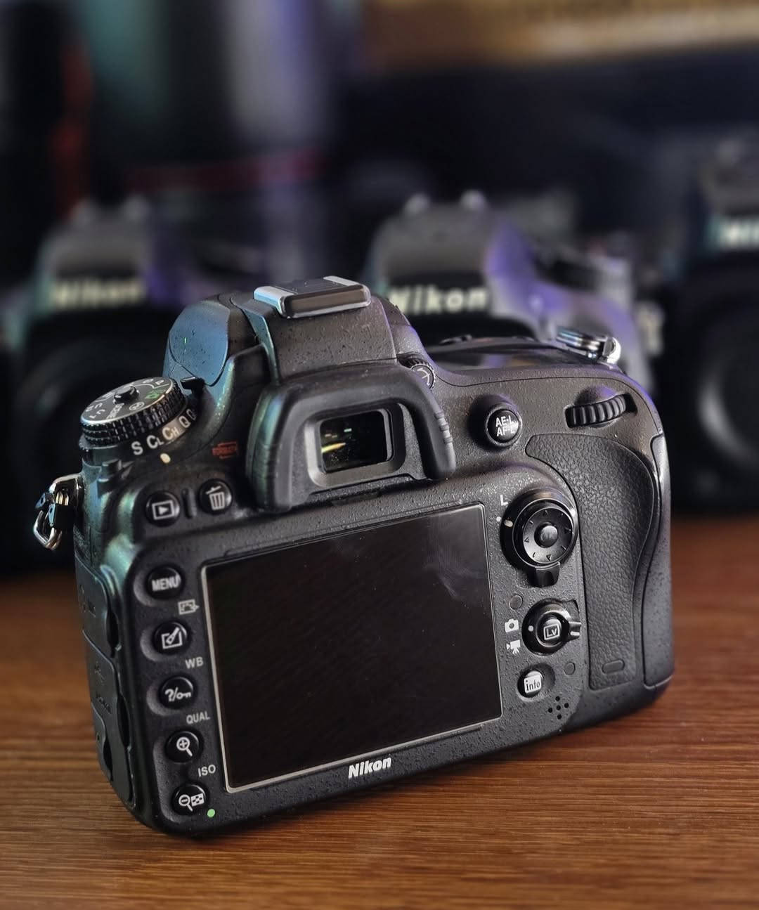 📸 توفرت مجموعة كاميرات 
NIKON D610 
فول فريم ✅️
24 ميگابكسل ✅️
فيديو Full HD 1080p✅️
فتحتين ميموري SD✅️
ISO من 100 لحد 6400 ويصعد لحد 25600 ✅️
شتر قليل جدا ✅️
ضمان ✅️
حقيبة✅️
رام✅️
حزام✅️
بطارية اصلية✅️
شاحنة اصلية✅️
سعر 650 الاف 
أسعار مميزة 🔥 وعروض مستمرة على تشكيلة من الكاميرات، العدسات، والملحقات 🎥🎯
🚚 توصيل متاح لكل محافظات العراق
📩 للحجز والاستفسار
راسلنا عالخاص أو واتساب
📞 ***********
