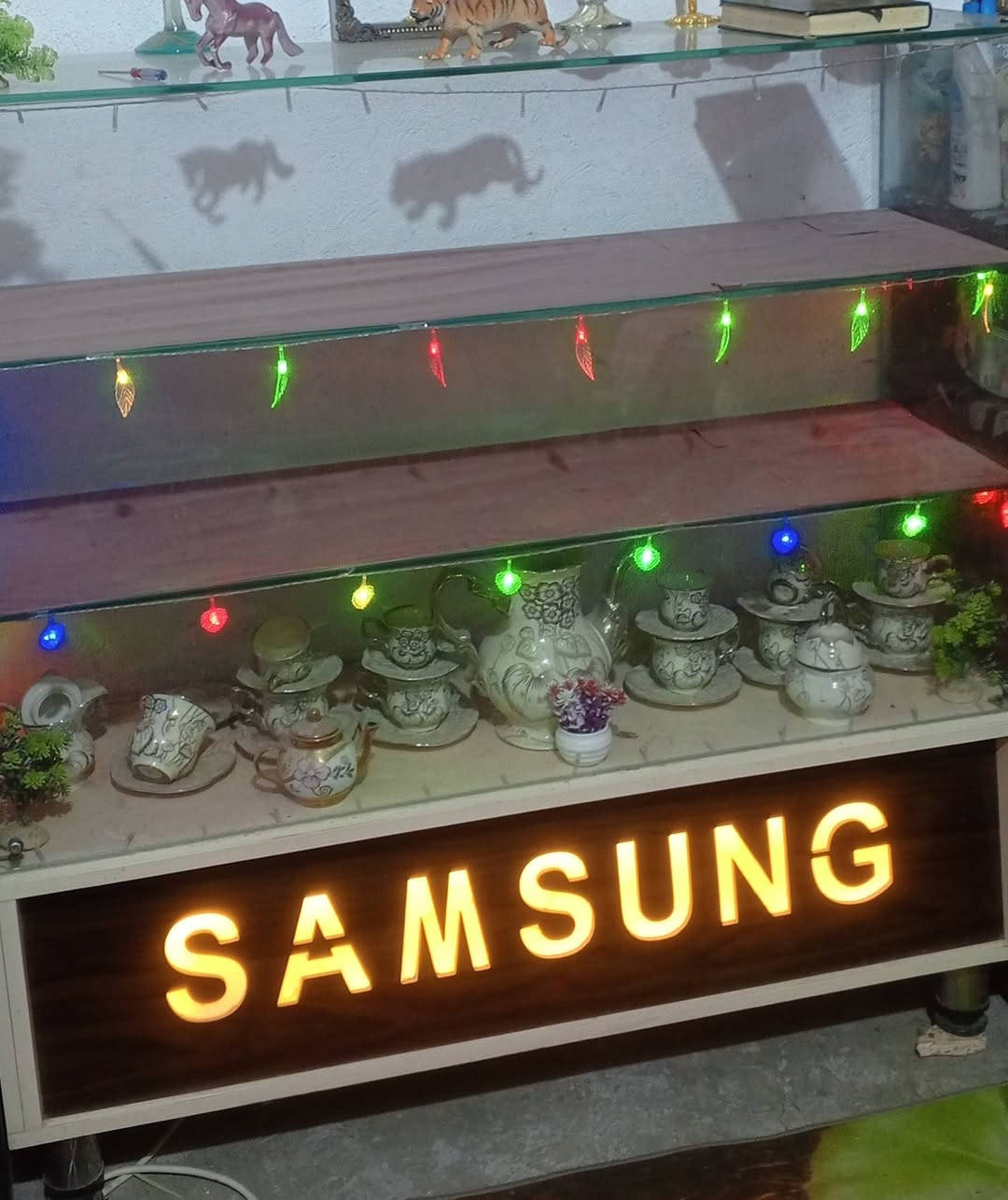 سلام عليكم
باب البيع عرض 4 متر رتفاع 3 ونص 
السعر 350 بي مجال 
جام خانه فلات البيع 
السعر 250 بي مجال 
أتصل ***********
