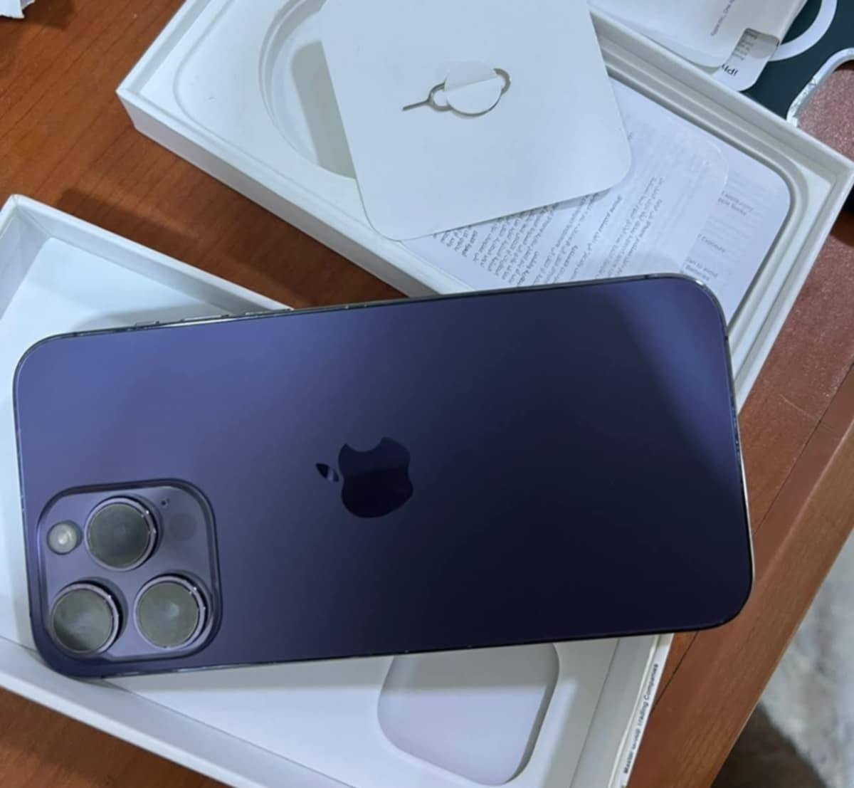 السلام عليكم ايفون 14برو ماكس ذاكرة 256 شرق أوسط AA/A الجهاز نموذج M مكفول من كلشي الجهاز جديد بطارية 87وتر بروف ما مفتوح وياه كامل ملحقات وحماية شاشة وكفر وعدسات المكاني نجف كوفه السعر 925 وبي مجال اي شي عندك تفضل خاص وهذا رقمي وتساب ***********
