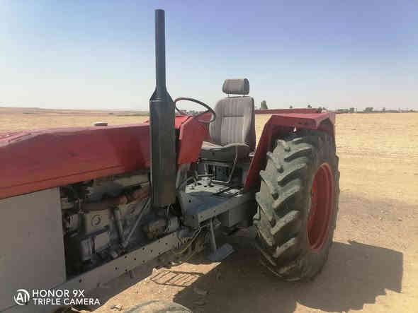 للبيع السعر ٤مليون المكان موصل بدون *********** (***********)
