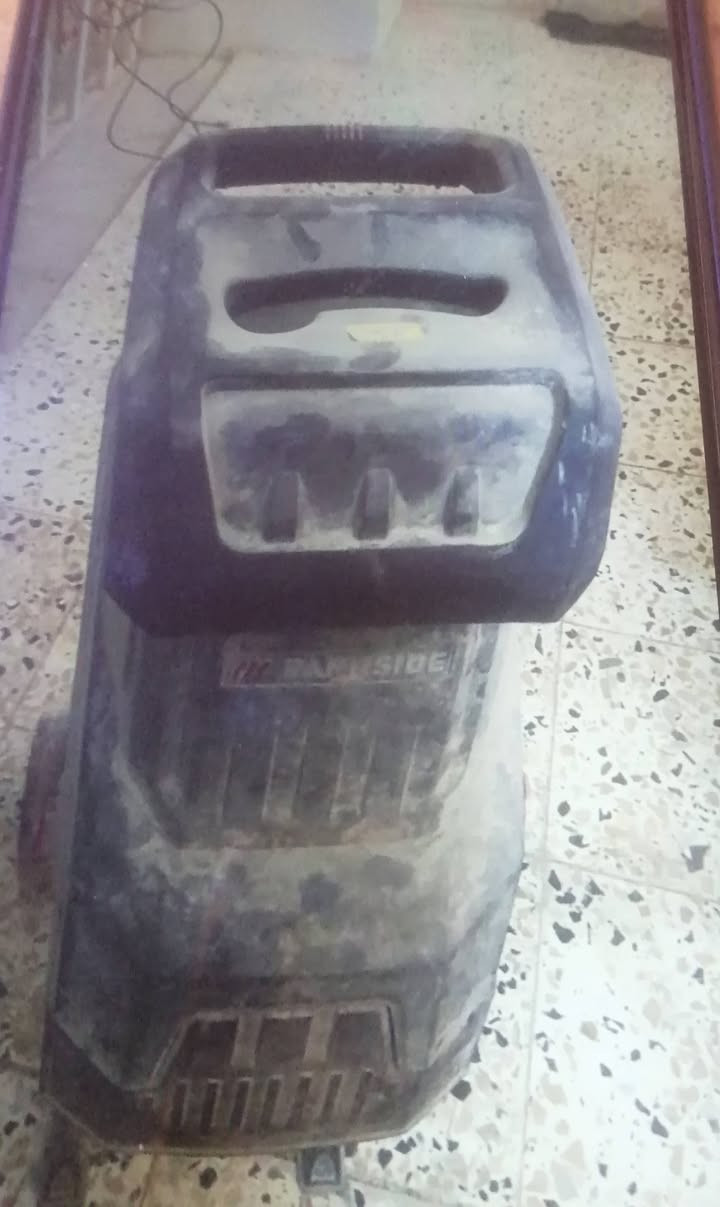 سلام عليكم جاروشه للبيع  كهرباء مال علف سعر مناسب خابر وتدلل ***********
