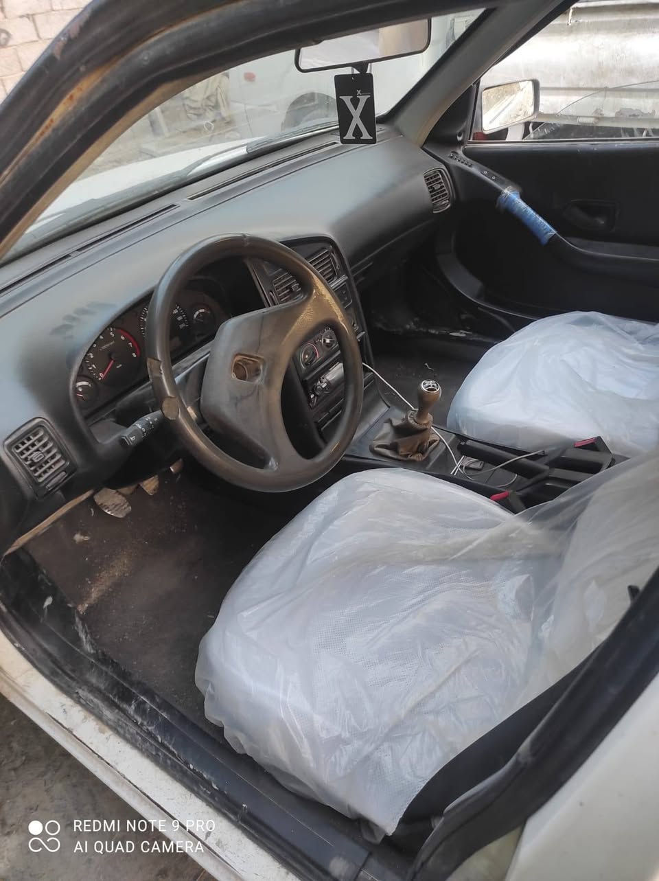 سلام عليكم بيجو روى 2010 بيها حادث بچم عوزها بچم وتبريد بس. كير محرك بچيس غرفه جدا نضيفه بيها شواصي معمره من جوه الرجل بليت 3 ملم انسى شي اسمه شاصي بعد  كهربائيات وضفيره نضيفه جدا ماشيه 180 رقمها بغداد انگليزي بسمي اخوان ابيع كوم حديد انه وياك بس ابصملك لاتخابرني وتگلي شبيها مابيها ذكرت كلشي سعرها 21 وبيها مجال حگ الجيه مكان السياره بغداد *********** واسف على الاطاله❤️
