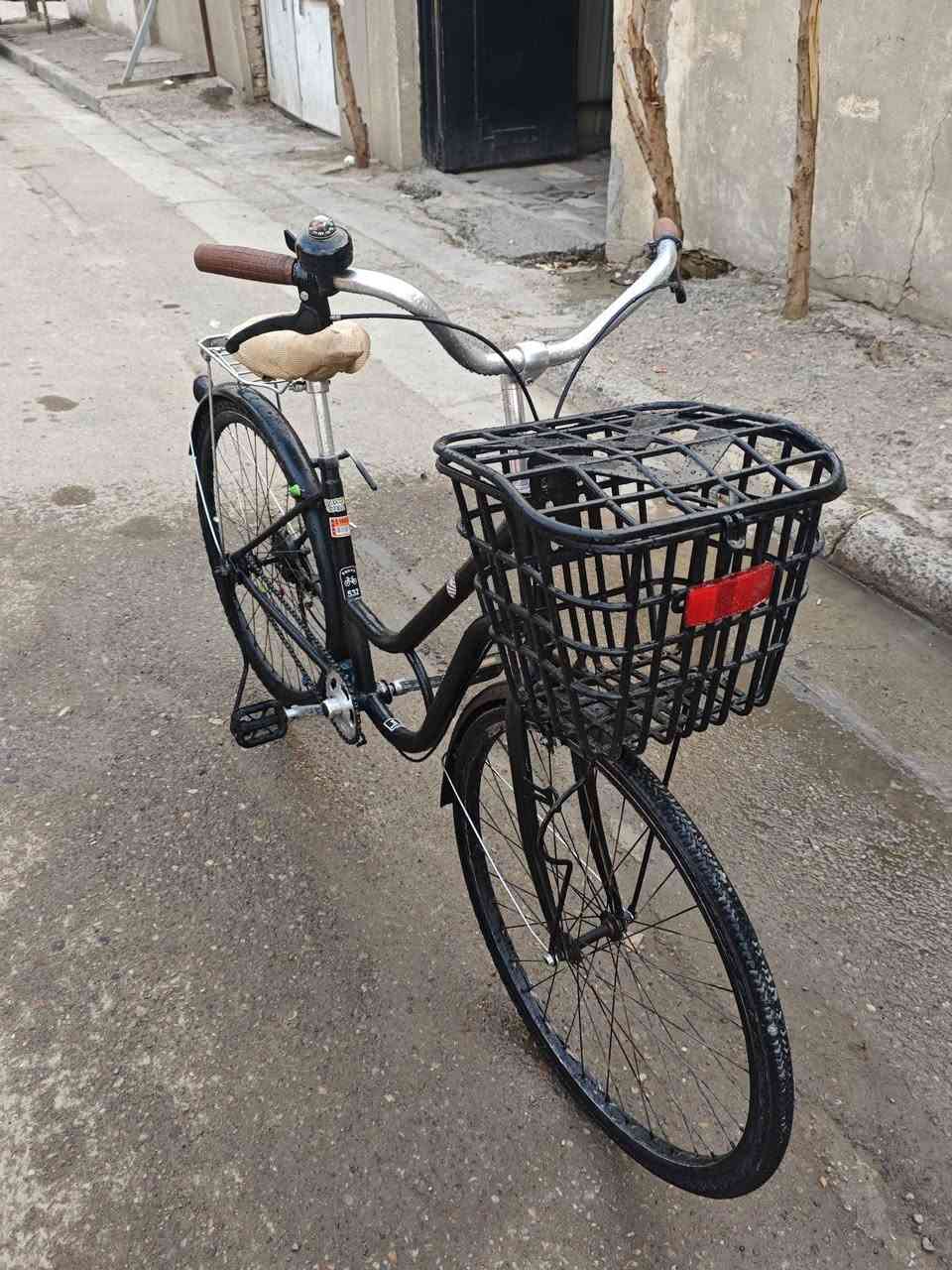 سلام عليكم بايسكل  بناتي تاير عريض حجم 26
مابي اي نقص كل غراضة جديدة 
سعر (60) بي مجال 
للتواصل ***********
مكاني البياع الرسالة الثانية 
ملاحظة الباسكل مصبوغ فقط للجمالية
