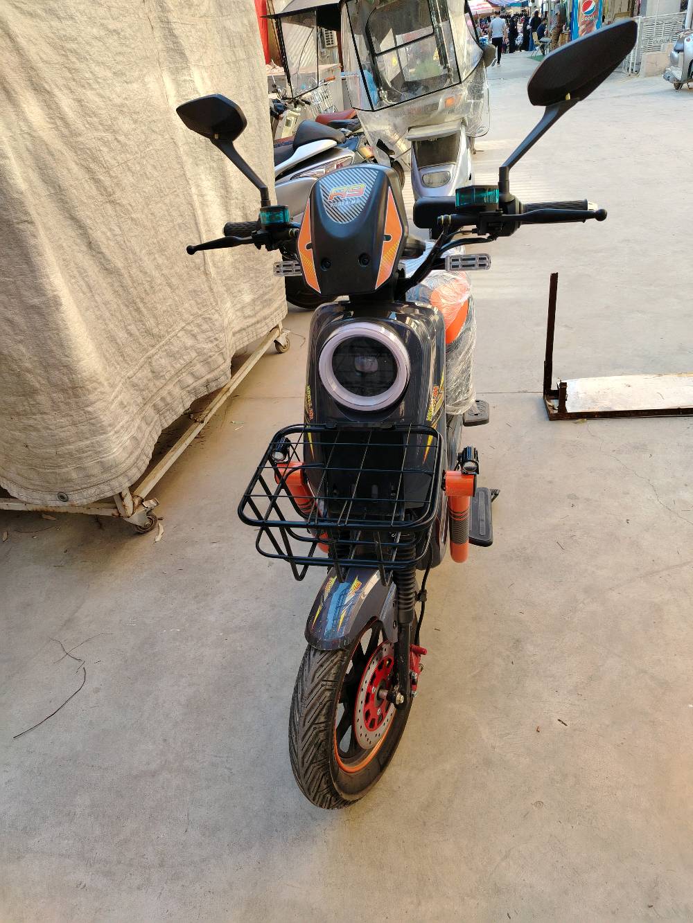 للبيع دراجة كهربائية Korea MR R9 🚲
ملف 2000 خمس بطاريات مثبت سرعه فول موصافات مابي اي نقص
ثايرات حجم 12 كبار
السعر 600 وبي مجال
الرقم ***********