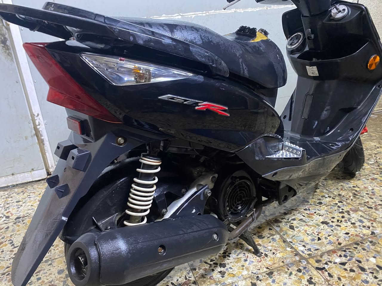 السلام عليكم للبيع ثعلب نوزل رمبه الدراجه صارله اقل 3اشهر عندي الدراجه زيرو ماشيه27الف ختم واحد وي المكينه مكينه بلاد ممفتوحه الدراجه ممدود عليه اي شي نقصه بس ذراع مال ستاند الخلفي شلععه معدل تشك الكاع كله شغال الدراجه نضافته كدام عينكم واحله من الصور مابيه اي نقص وشغاله سلف وهندر نكره كهربائياته كله شغاله الدراجه رايده650وبيه مجال حك الجيه رقمي ***********مكاني بغداد البنوك
