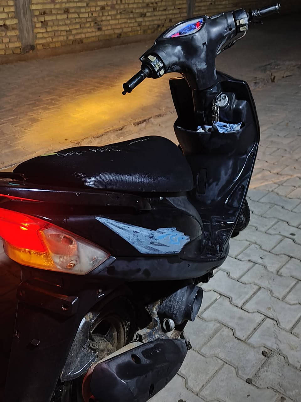 سلام عليكم دراجه ماكس عدله الدراجه جاهزه من كلشي توني ماخذه حاويه برغي ما مفتوح بيه غراضه كله بلاديه
ونضافه والله انظف من الصور .سعر(950) بيه مجال بصيط
***********
