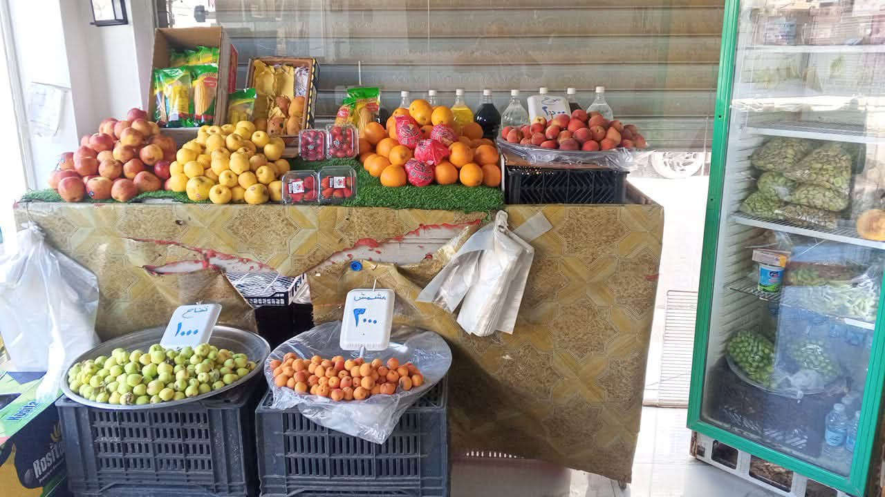 محل مع الغراض للبيع لعدم التفرغ  المكان حي اسيا للاتصال ***********
