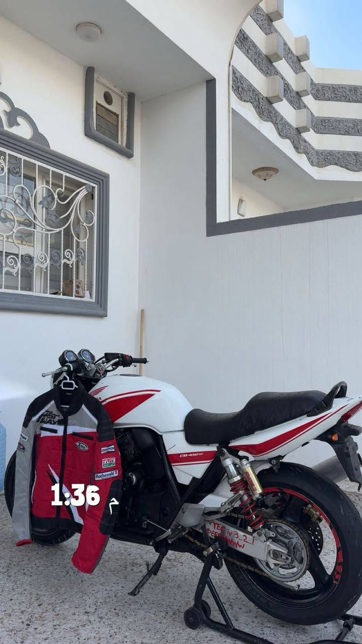 للبيع سيبي فور جيل ثالث ١٦ ولف سوبر  نضافه فول دراجه مكفول كفال عام من برغي ال برغي وياه صالنصه إثنين واحد كاتم وثاني رياضي 
مكان كركوك 
للاستفسار***********
