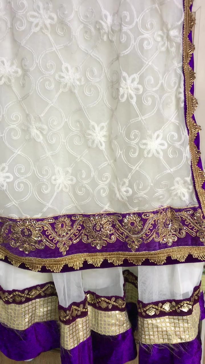 زي هندي اصلي  كلش جديد. يلبس عمر١٠ سنوات.  السعر ب١٢.  ويه التوصيل


**إذا كنت صاحب هذا الإعلان وتريد حذفه لأي سبب، رجاءا أرسل رسالة إلى الدعم الفني**