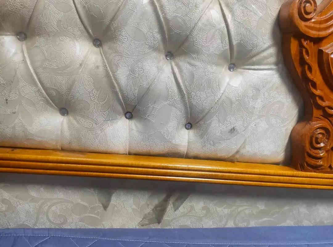 غرفه نوم صاج ٦ قطع صاج توصاه مو تجاري ضررها بس ميز تواليت بي فطر مقدار اصبع من صفحه ميبين السعر ٥٠٠ تواصل ***********
