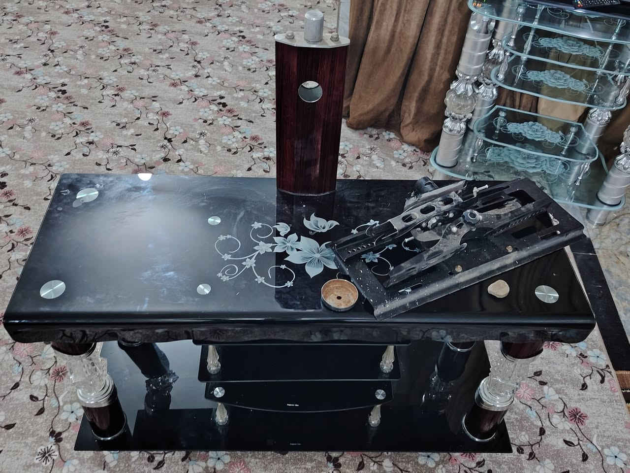 ميز للبيع
الرجل فالته واضرار قليلة كلش

رقمي *********** واتساب متواجد بس

٢٥ وبي مجال
