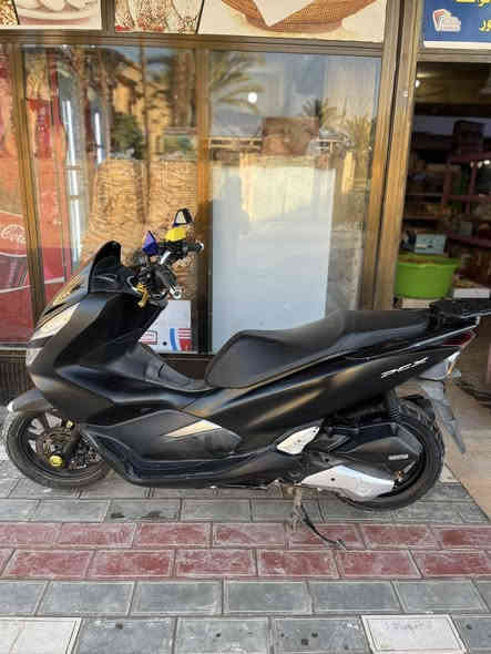 السلام عليكم،دراجه Pcx 
جيل ثالث وارد كوري 
ماشيه ٢٨
حساس ازدحام ، حساس تدفئه 
السعر 15 وبيها مجال بسيط 
العنوان / بابل / ***********
