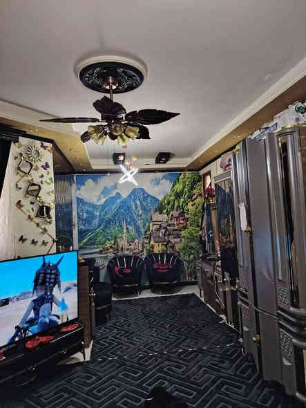 بيت للبيع مساحه ١٤٠ متر يحتوي على ٣ غرف نوم وسقبال ٣ حمامات طابو زراعي نهايه حي اور والشعب الغرير منطقه كامله من كلشي  سعره ١٣٥ مليون رقم  صاحب الدار   مع الاثاث ***********
